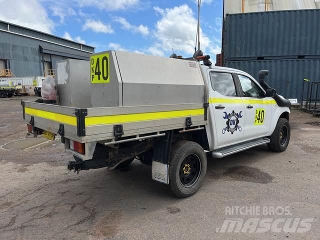 Nissan Navara Kis teherszállító/Platós kocsi