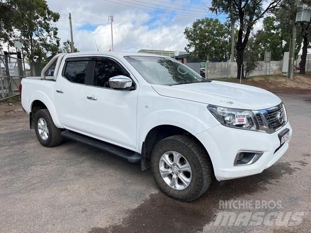 Nissan Navara Kis teherszállító/Platós kocsi