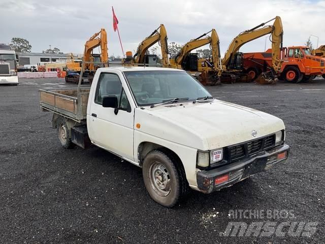 Nissan Navara Kis teherszállító/Platós kocsi