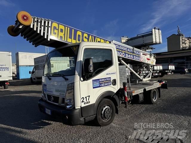Nissan NT400 Teherautóra szerelt emelők és állványok
