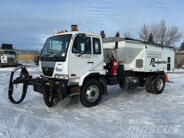 Nissan UD3300 Betonkeverők/Betonpumpák