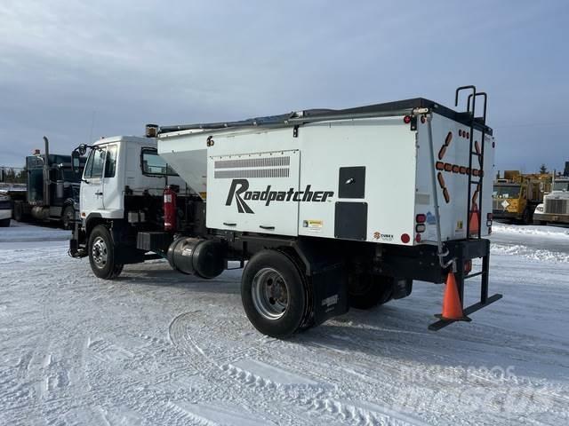 Nissan UD3300 Betonkeverők/Betonpumpák
