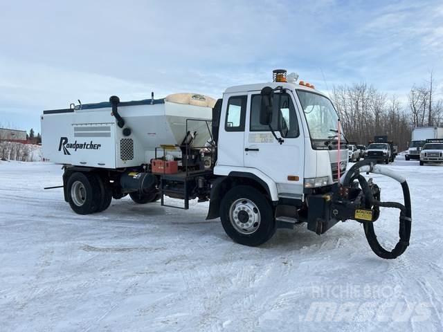 Nissan UD3300 Betonkeverők/Betonpumpák