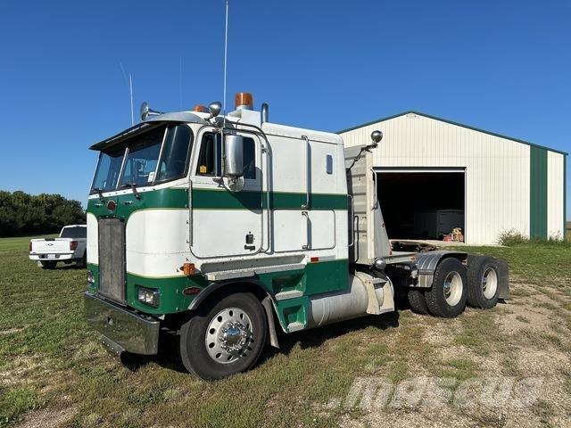 Peterbilt 362 Vezetőfülke és belső tartozékok