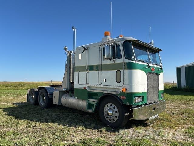 Peterbilt 362 Vezetőfülke és belső tartozékok