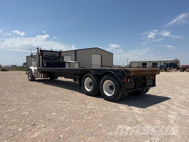 Peterbilt 367 Platós / Ponyvás teherautók