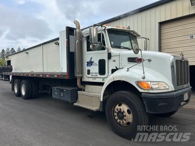 Peterbilt 382 Platós / Ponyvás teherautók