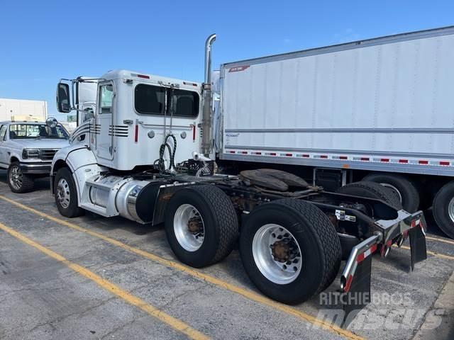 Peterbilt 384 Nyergesvontatók