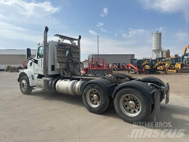 Peterbilt 567 Nyergesvontatók