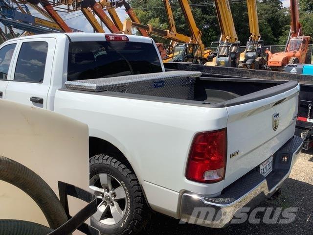 RAM 1500 Kis teherszállító/Platós kocsi