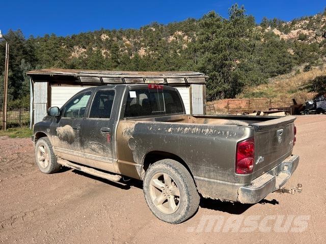 RAM 1500 Kis teherszállító/Platós kocsi