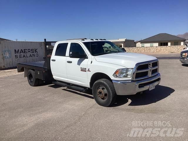 RAM 3500 Platós / Ponyvás teherautók
