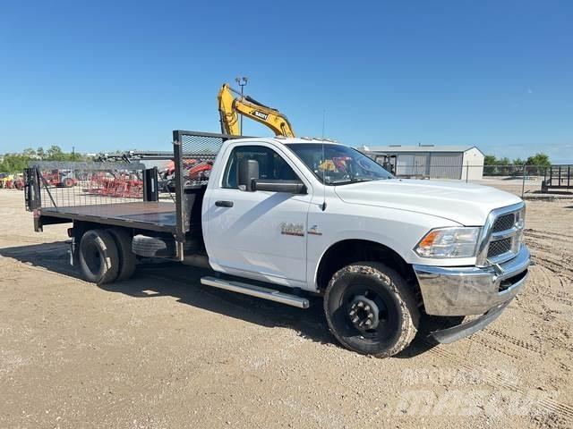RAM 3500 Platós / Ponyvás teherautók