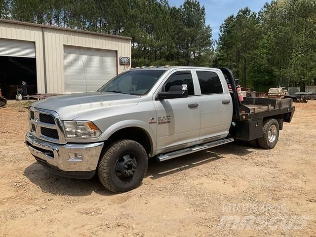 RAM 3500 Platós / Ponyvás teherautók
