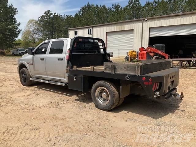 RAM 3500 Platós / Ponyvás teherautók