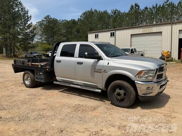 RAM 3500 Platós / Ponyvás teherautók