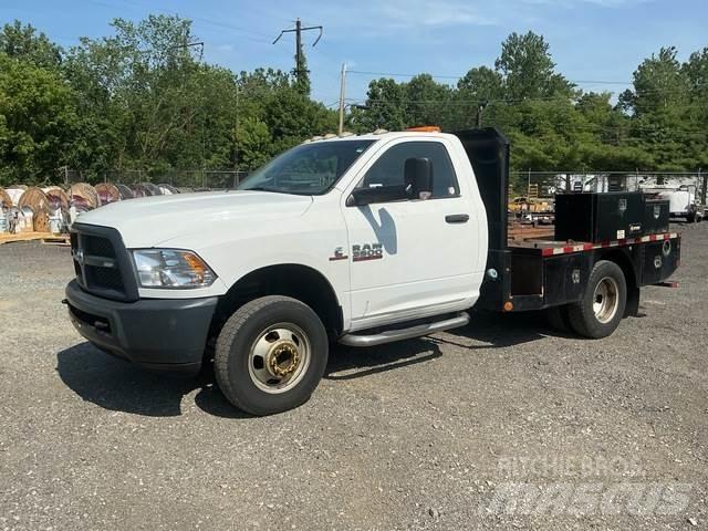 RAM 3500 Platós / Ponyvás teherautók