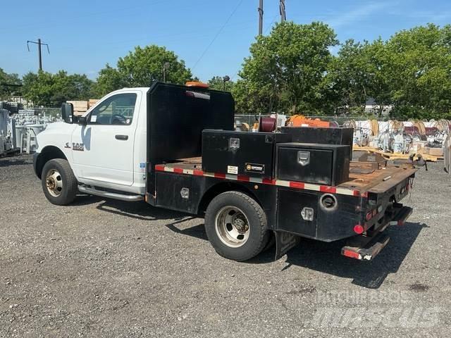 RAM 3500 Platós / Ponyvás teherautók