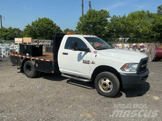 RAM 3500 Platós / Ponyvás teherautók