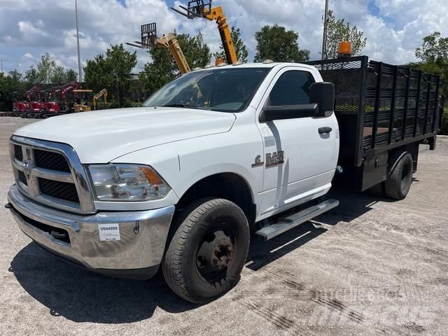 RAM 3500 Platós / Ponyvás teherautók