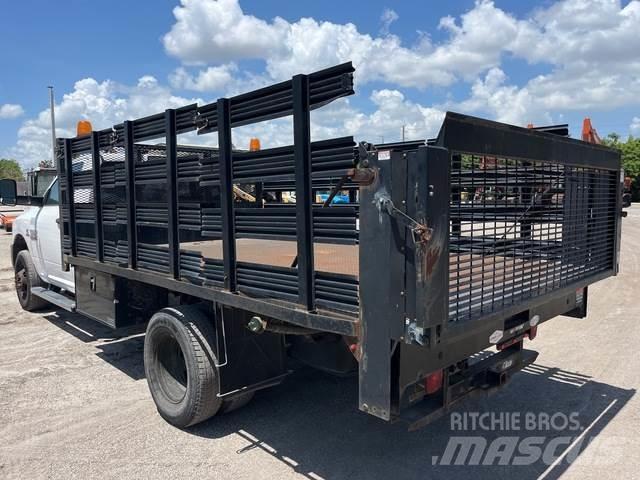 RAM 3500 Platós / Ponyvás teherautók