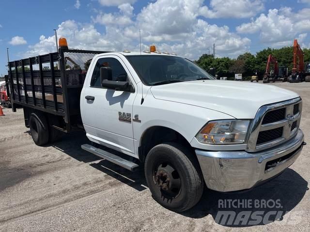 RAM 3500 Platós / Ponyvás teherautók