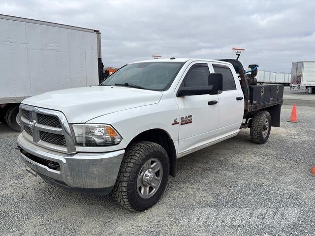 RAM 3500 Platós / Ponyvás teherautók