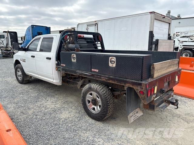 RAM 3500 Platós / Ponyvás teherautók