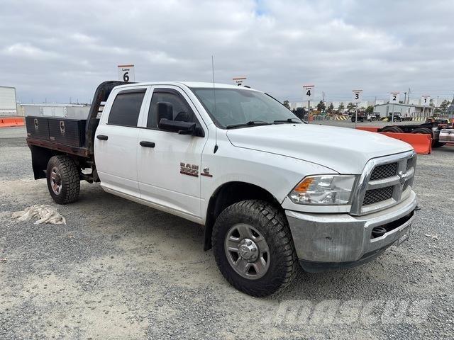 RAM 3500 Platós / Ponyvás teherautók