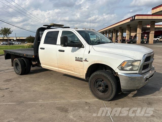 RAM 3500 Platós / Ponyvás teherautók