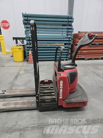Raymond 8410 Kézi raklapemelő
