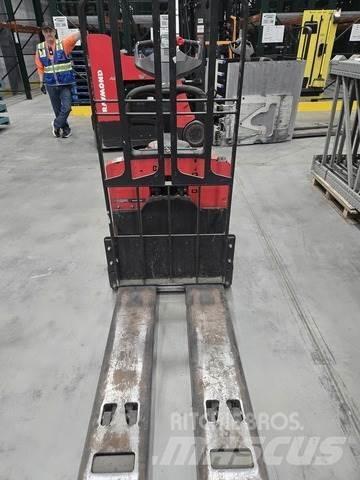 Raymond 8410 Kézi raklapemelő