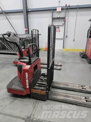 Raymond 8410 Kézi raklapemelő