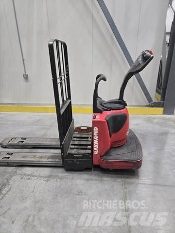 Raymond 8410 Kézi raklapemelő
