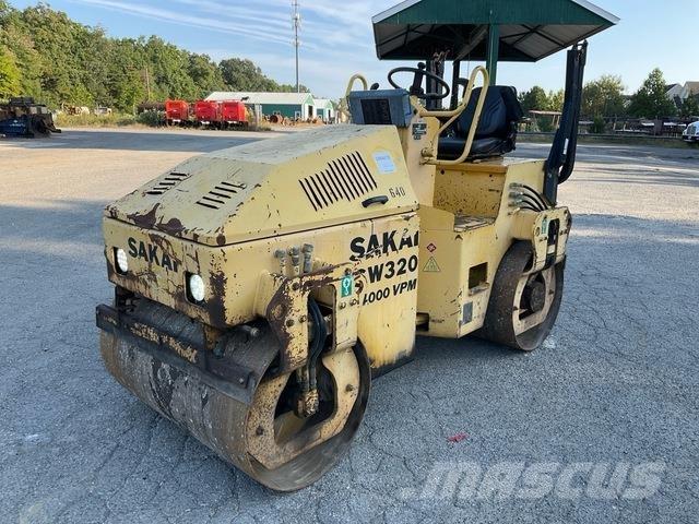 Sakai SW320 Ikerdobos hengerek