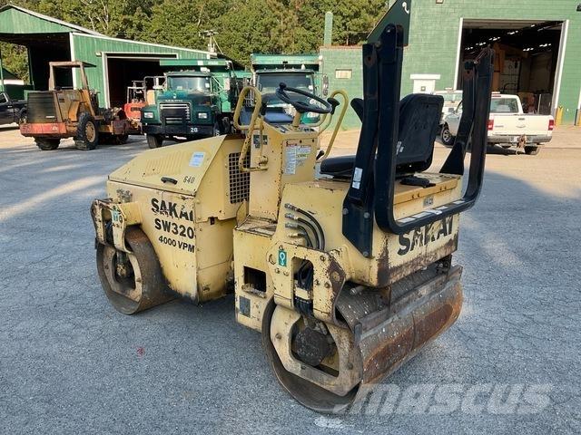Sakai SW320 Ikerdobos hengerek
