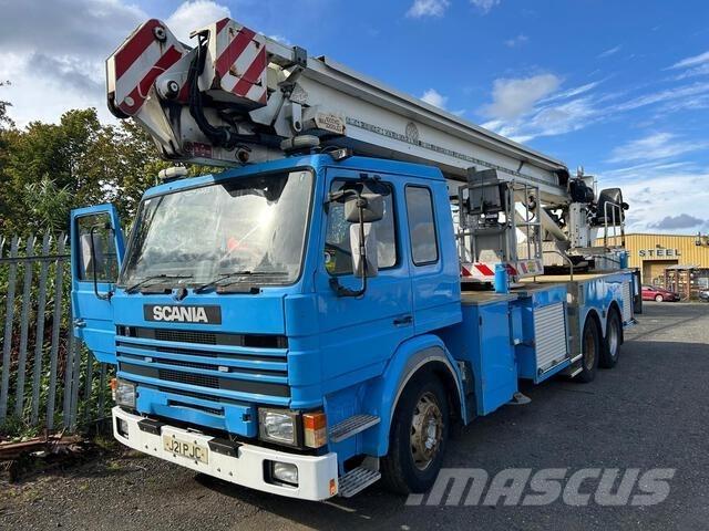 Scania P113ML Teherautóra szerelt emelők és állványok
