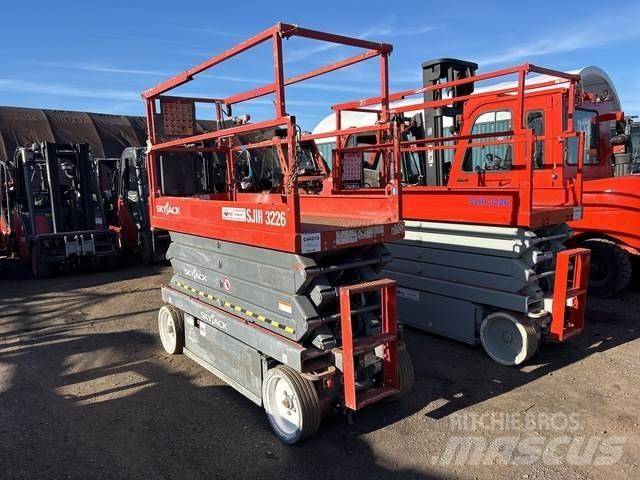 SkyJack 3226 Ollós emelők