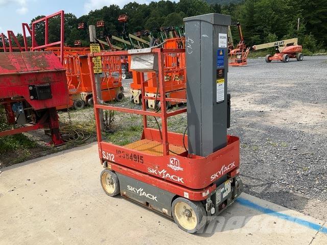 SkyJack SJ12 Személyemelők