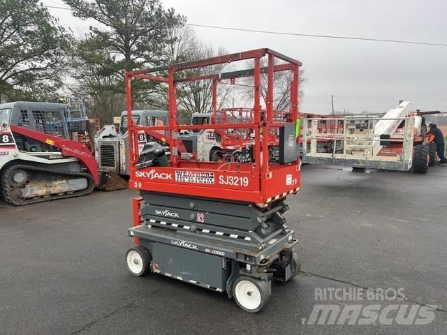SkyJack SJ3219 Ollós emelők