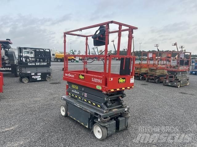 SkyJack SJ3219 Ollós emelők