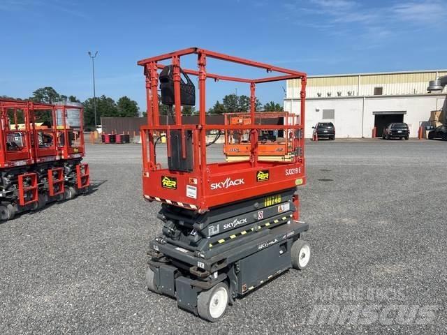 SkyJack SJ3219 Ollós emelők