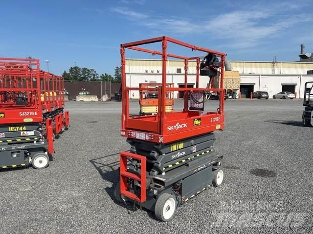 SkyJack SJ3219 Ollós emelők