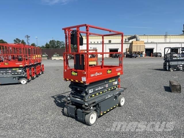 SkyJack SJ3219 Ollós emelők