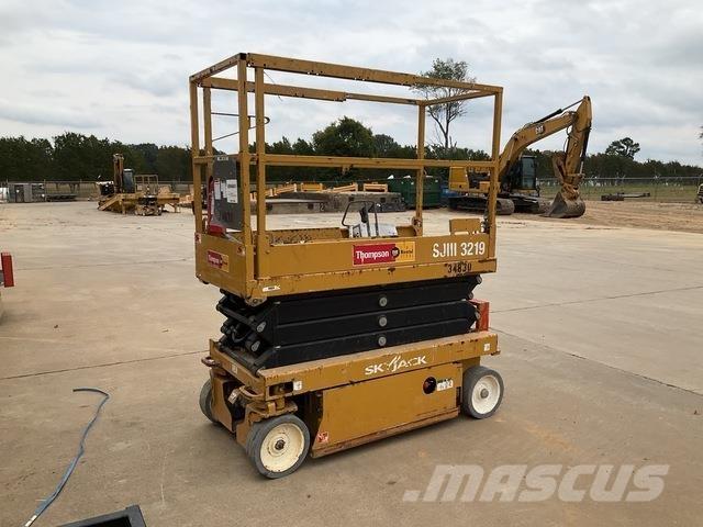 SkyJack SJ3219 Ollós emelők