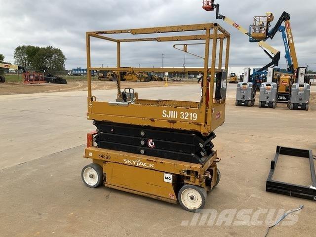 SkyJack SJ3219 Ollós emelők