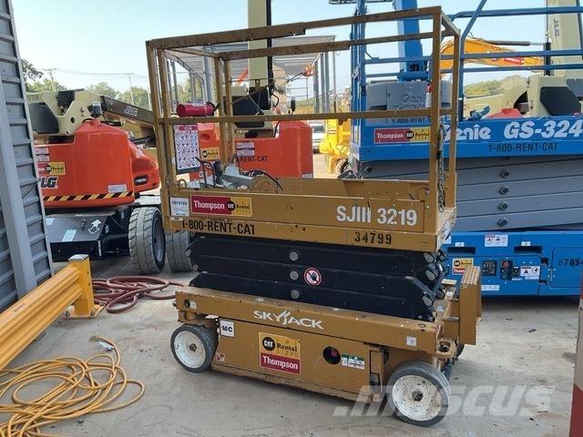 SkyJack SJ3219 Ollós emelők