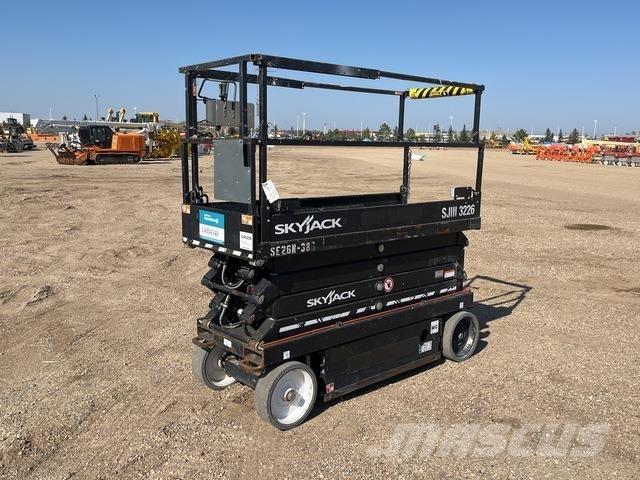 SkyJack SJ3226 Ollós emelők