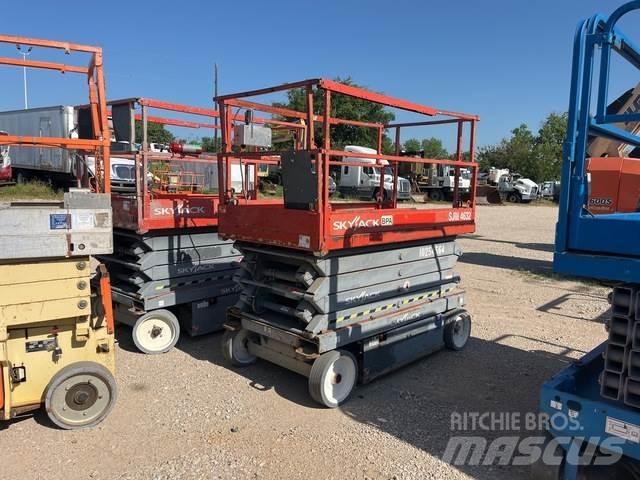 SkyJack SJ4632 Ollós emelők