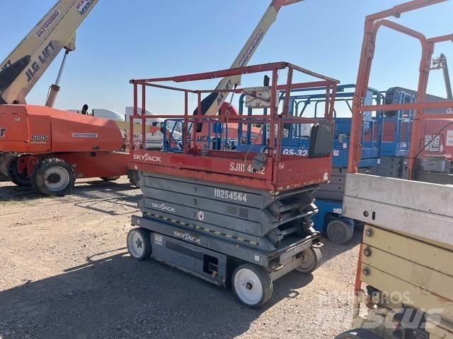 SkyJack SJ4632 Ollós emelők